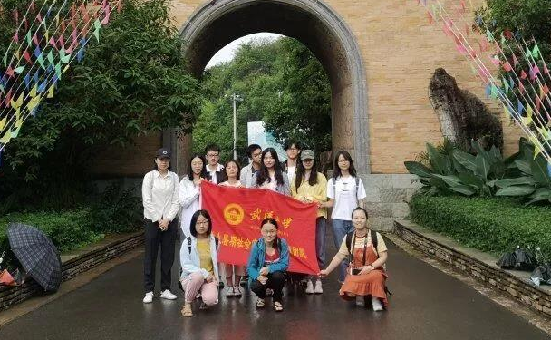 喜讯|肉蒲团
实践队荣获团中央“镜头中的三下乡”成果遴选活动“优秀视频”奖